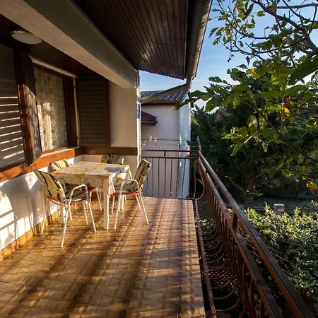 In Starigrad-paklenica 6852 Apartament