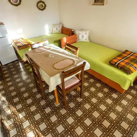 In Starigrad-paklenica 6852